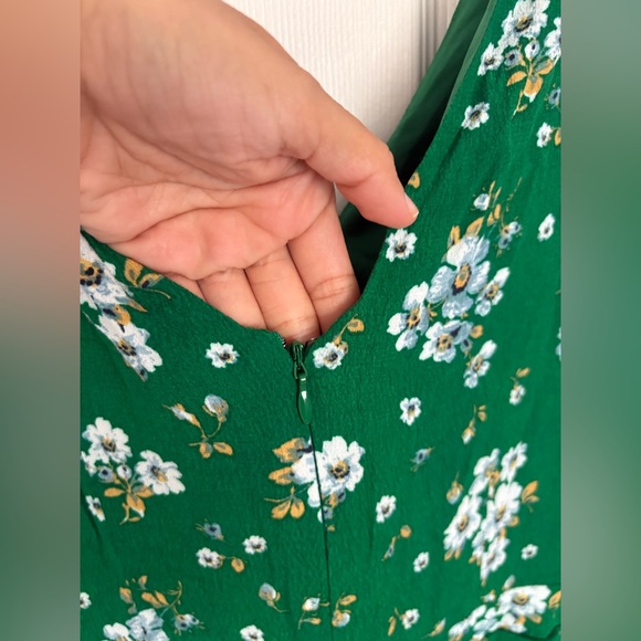 LOFT Vibrant Green Floral Romper size 4 - Picture 9 of 10